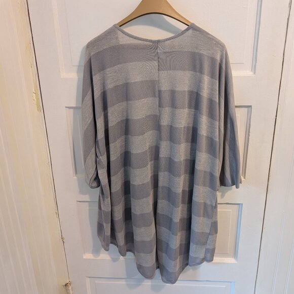 LuLaRoe Tracy Cardigan, size M, new but without tags, gray stripped - Picture 5 of 5